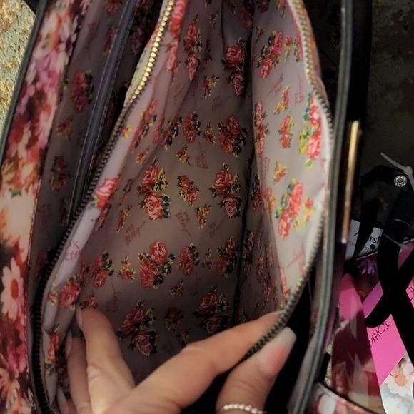 Betsey Johnson Purse with pouch - Picture 6 of 7